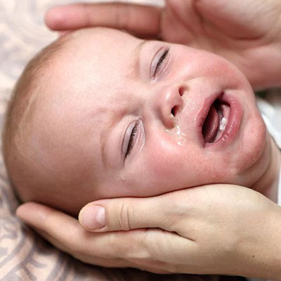 علت گرفتگی صدای نوزاد