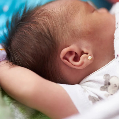 بهترین سن سوراخ گوش نوزاد